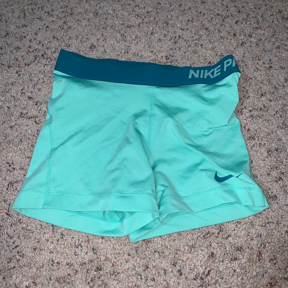 WOMEN SIZE MEDIUM NIKE PROS